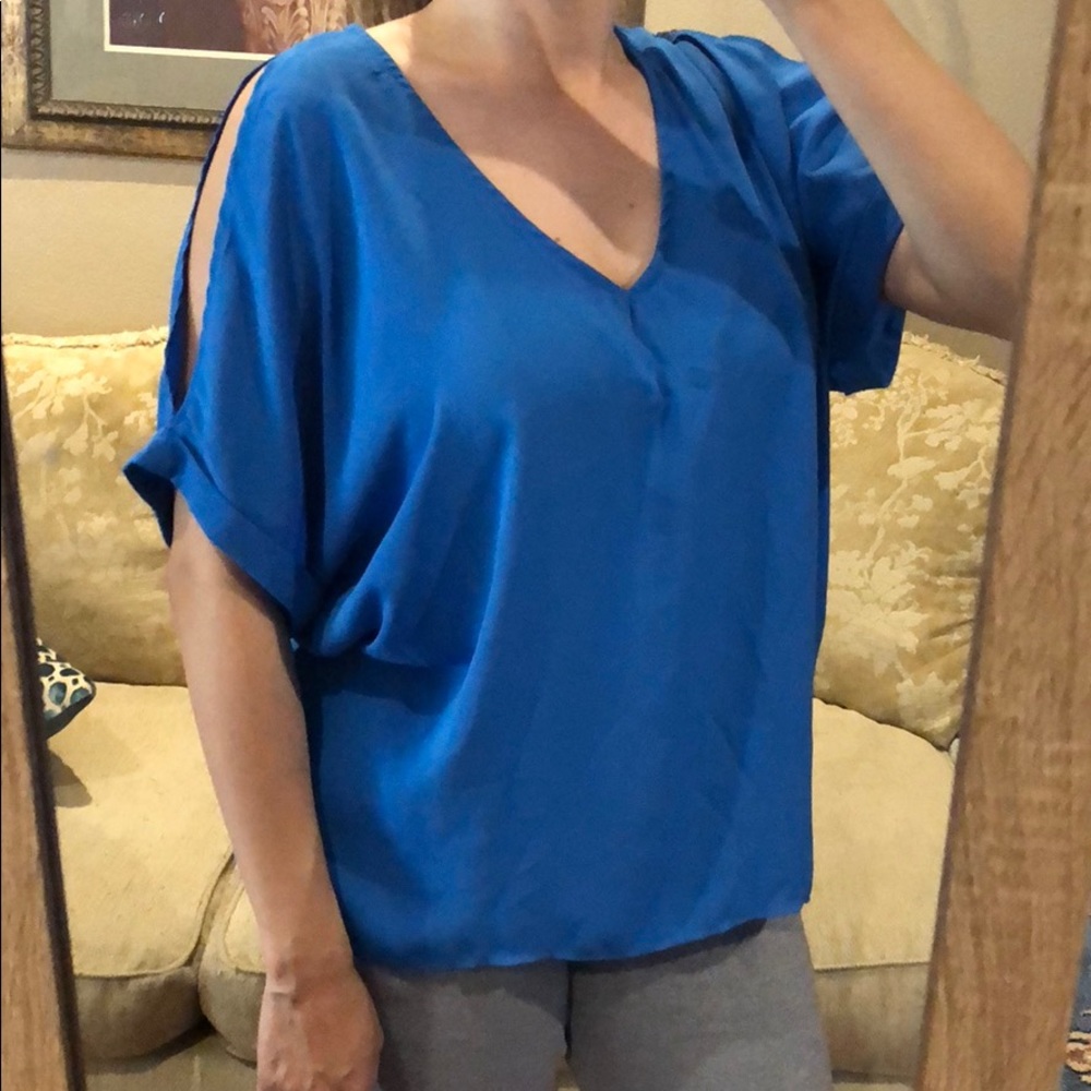 Open shoulder top